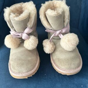 UGGl Girls Gold Tan Tone Satin Ribbon Lace Fur Pom-pom ankle booties size 4.